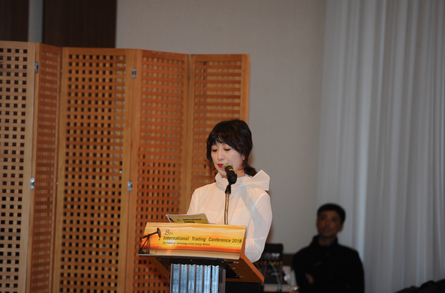 The best Emcee, Prof Victoria Kim from UNIST (2)